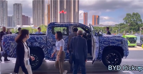 長城值得警惕!比亞迪皮卡現身:司機開完豎起大拇指(圖3) 長城值得警惕!比亞迪皮卡現身:司機開完豎起大拇指