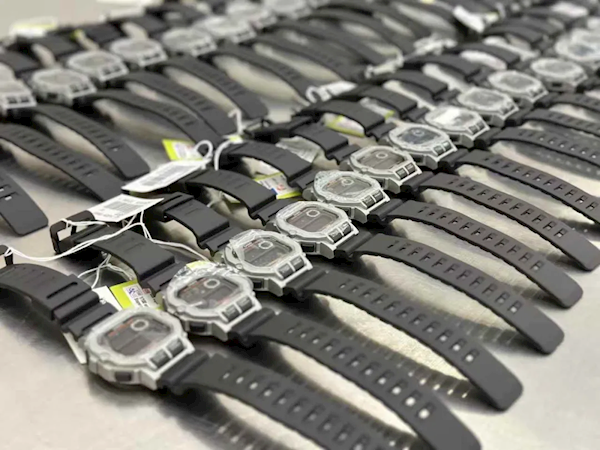 女子小腿綁40塊卡西歐手表進境 結果因步態僵硬被查獲(圖2) 女子小腿綁40塊卡西歐手表進境 結果因步態僵硬被查獲