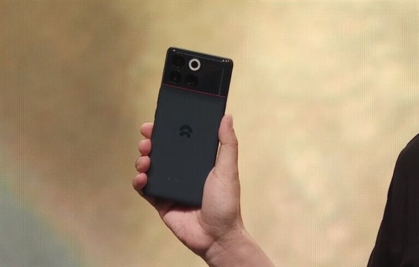 蔚來白劍確認接手蔚來手機:下決心把車手互聯、手機做好(圖1) 蔚來白劍確認接手蔚來手機:下決心把車手互聯、手機做好