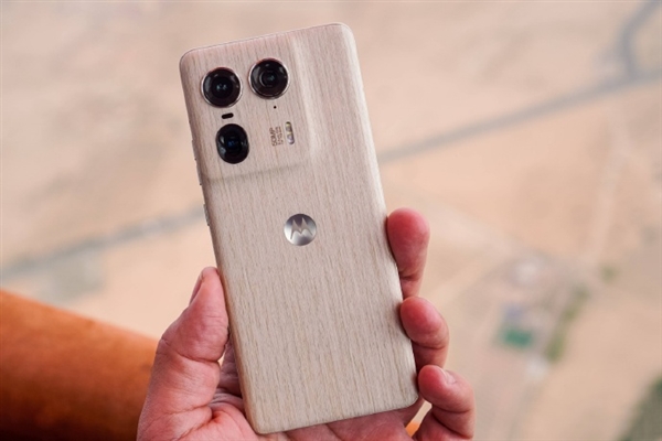 曝迪麗熱巴代言!moto X50 Ultra下周發布:moto首款AI手機(圖1) 迪麗熱巴代言!moto X50 Ultra下周發布:moto首款AI手機