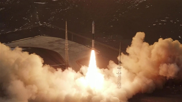 快舟一號甲火箭成功發射一箭四星!朝陽中 這一幕美爆了(圖5) 快舟一號甲火箭成功發射一箭四星!朝陽中 這一幕美爆了